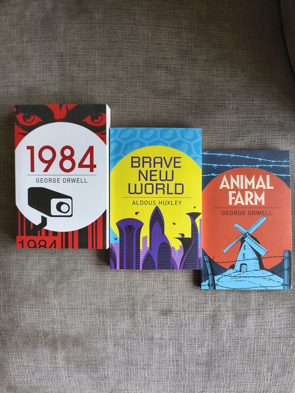 Essential Dystopian Classics: 1984, Animal Farm & Brave New World